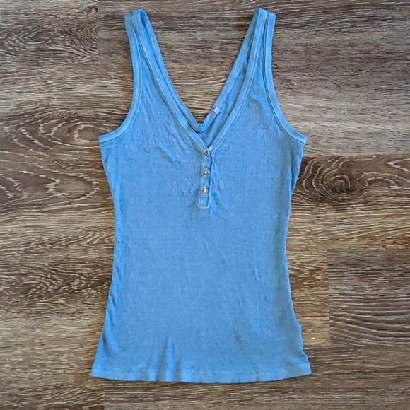 Guess Top 💙 - Picture 1 of 5